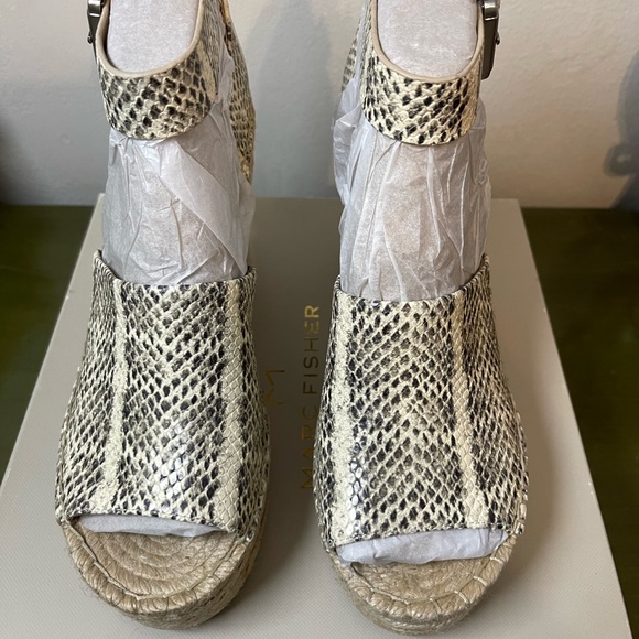 BNIB Marc Fisher LTD Adalyn platform ankle strap wedges - Picture 2 of 6